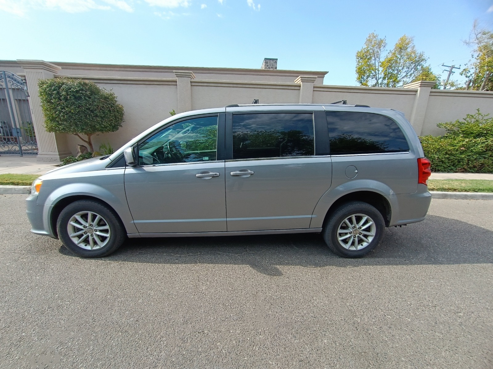 
								2019 Dodge Grand Caravan SXT full									